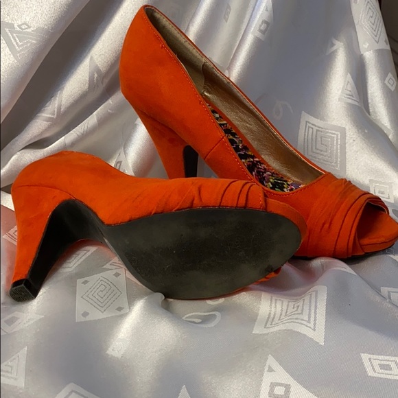 Shoes - Picture 2 of 2